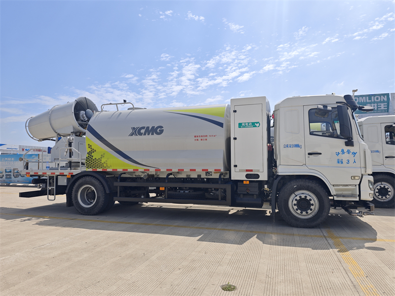全新6台纯电动100米抑尘车签约成功，发车......