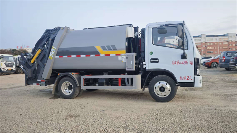 6.5方蓝牌压缩垃圾车租赁冠军车型